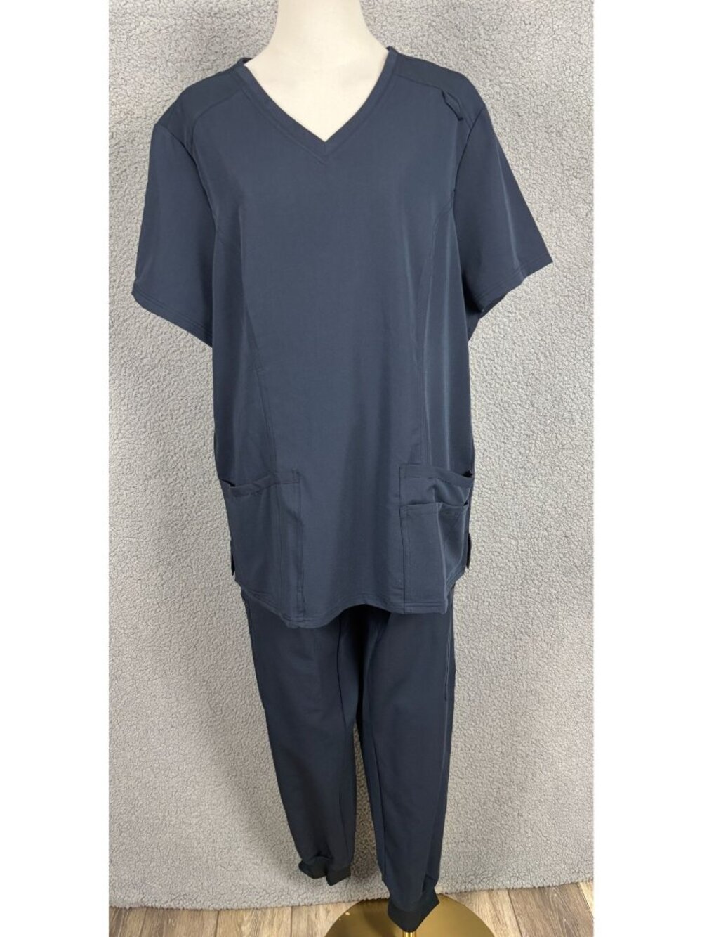 Mivei Women's 2-Piece Scrub Set UPF 50+ V-Neck Top & Jogger Pants Blue XL NWT's.